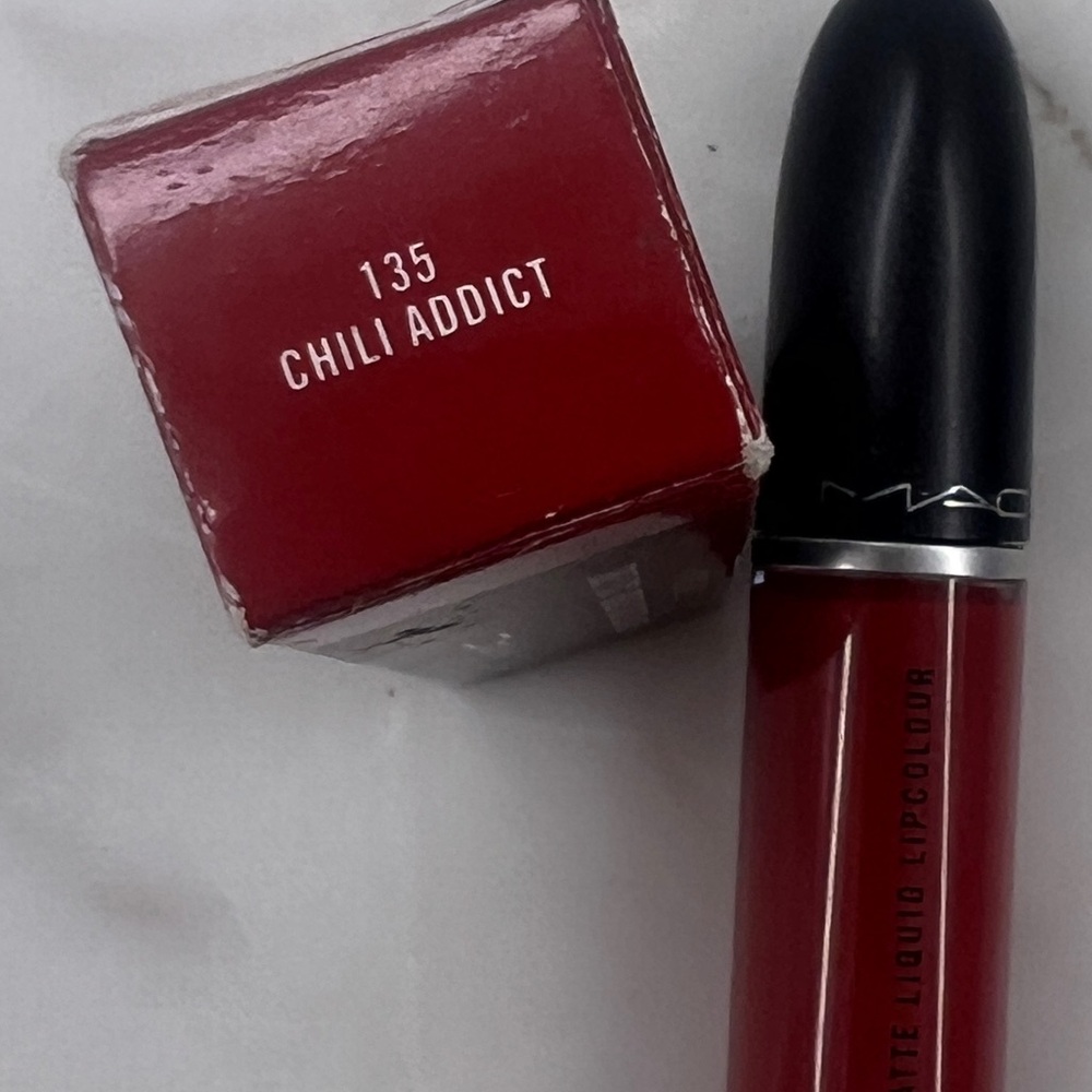 MAC 💋 Retro Matte Liquid Lipcolour 💋 CHILI ADDICT 💋 NIB $26 msrp - Picture 6 of 6
